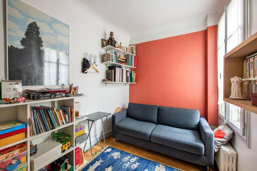 Truffaut - Family In Batignolles Neighborhood Apartment