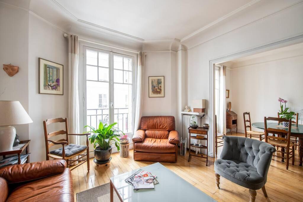 Truffaut - Family In Batignolles Neighborhood Paris