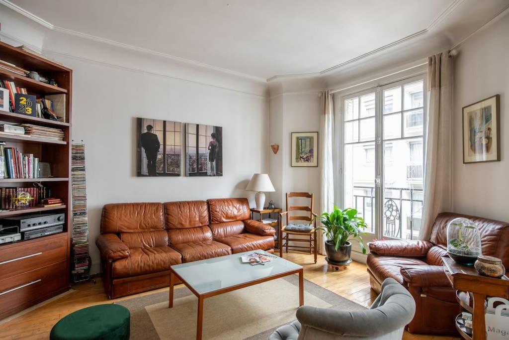 Truffaut - Family In Batignolles Neighborhood Apartment *