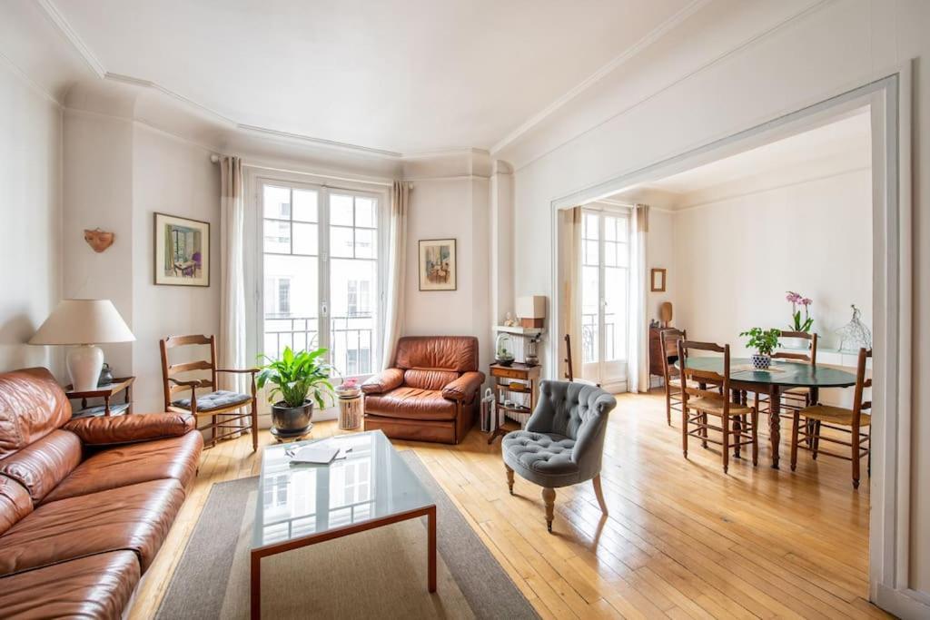 Truffaut - Family In Batignolles Neighborhood Paris