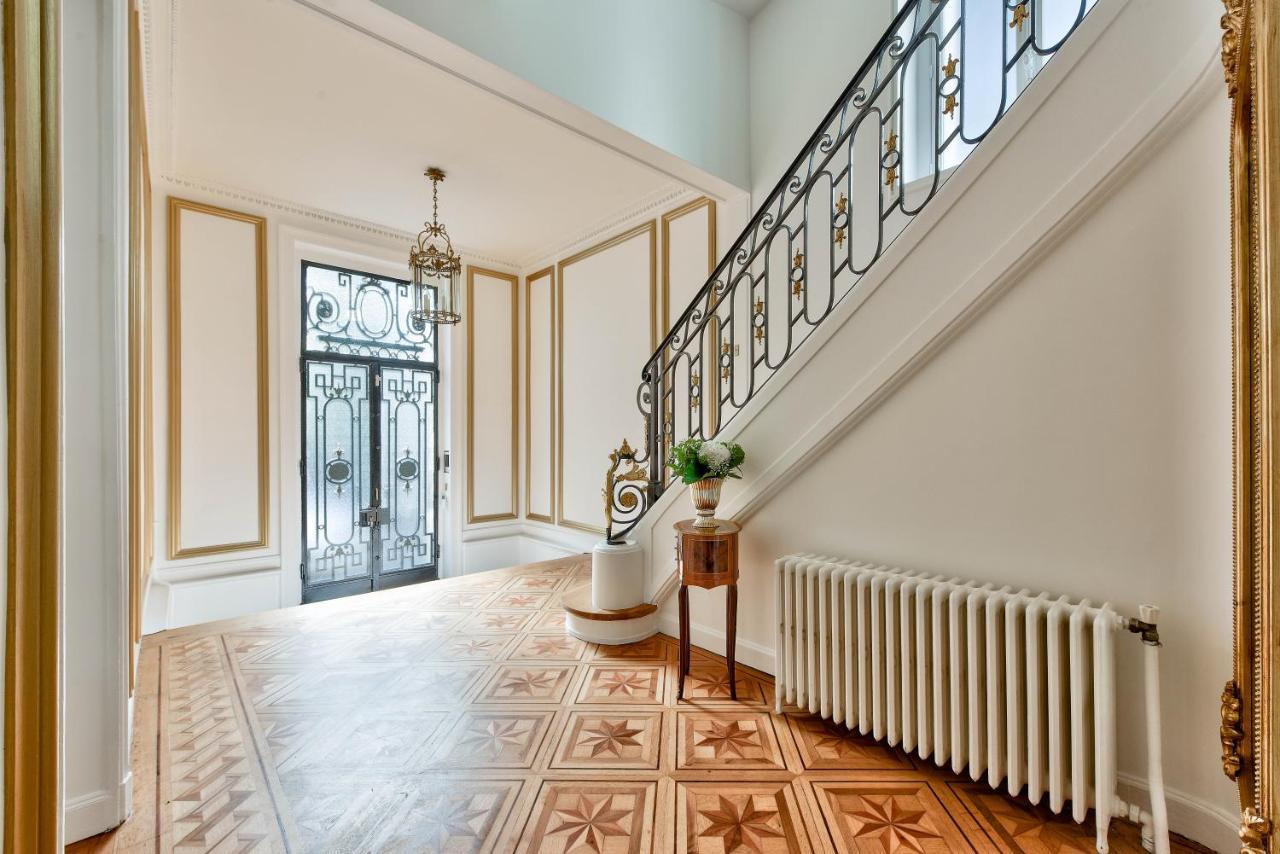 Luxury House In * Paris