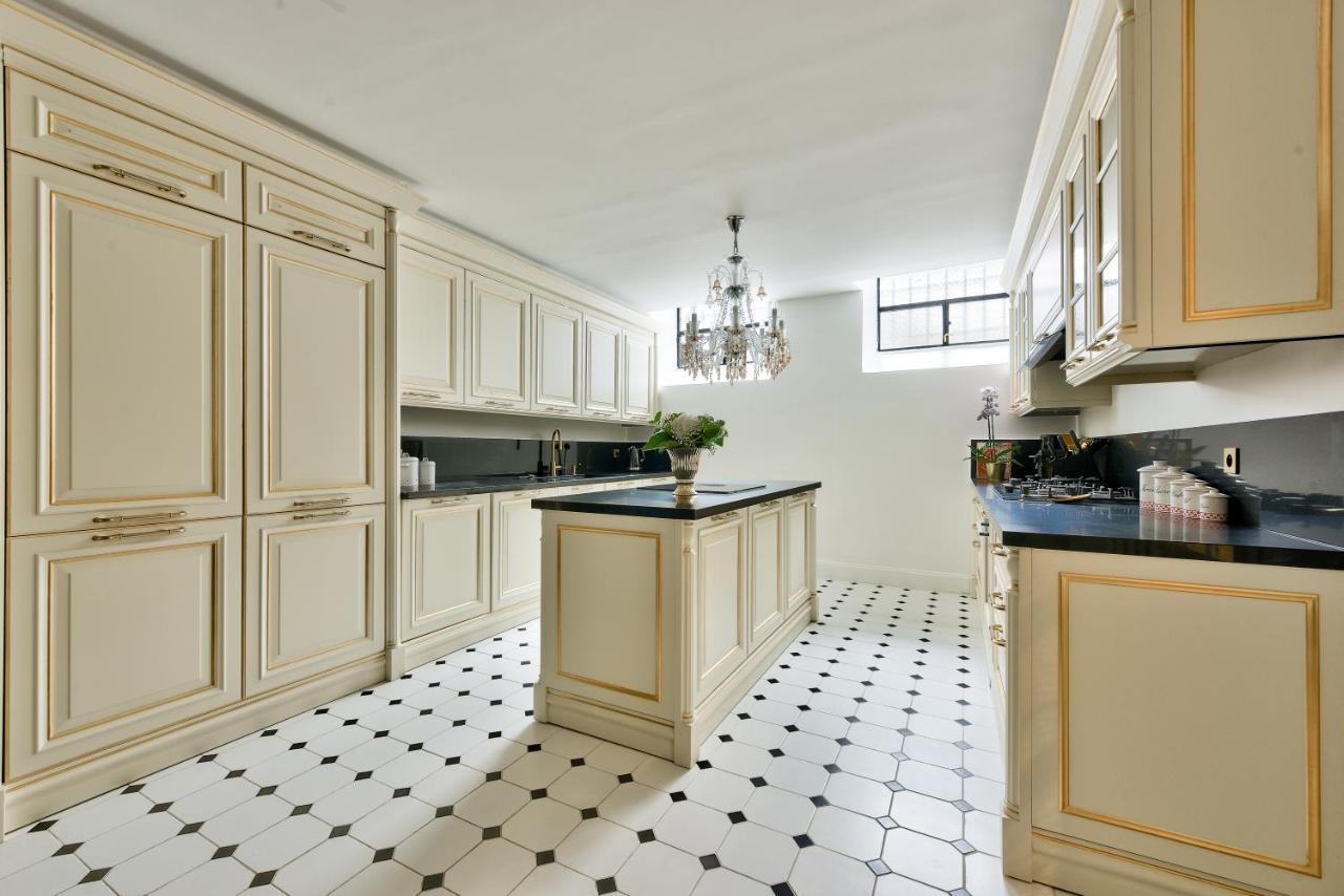 Villa Luxury House In *