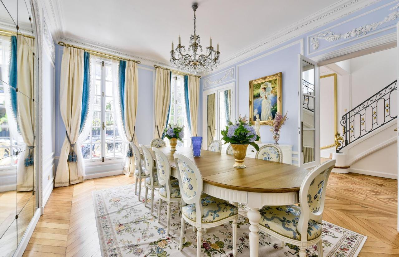 Luxury House In Villa Paris