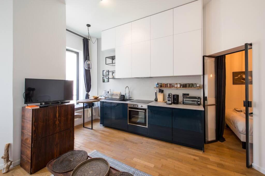 Superb In The Heart Of Apartment
