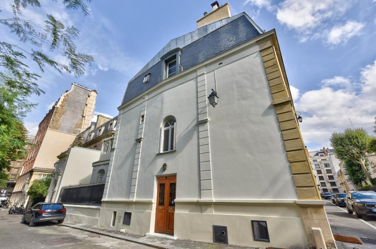 Luxury House In * Paris