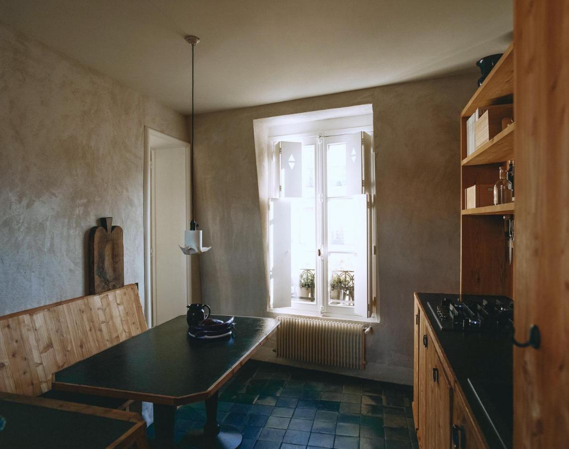 Famous Parisian Designer's Pied-a-terre In Le Marais Apartment *