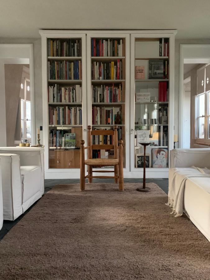 Famous Parisian Designer's Pied-a-terre In Le Marais * Paris