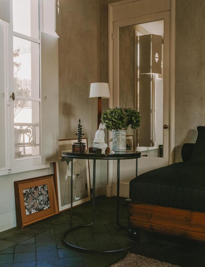 Famous Parisian Designer's Pied-a-terre In Le Marais *