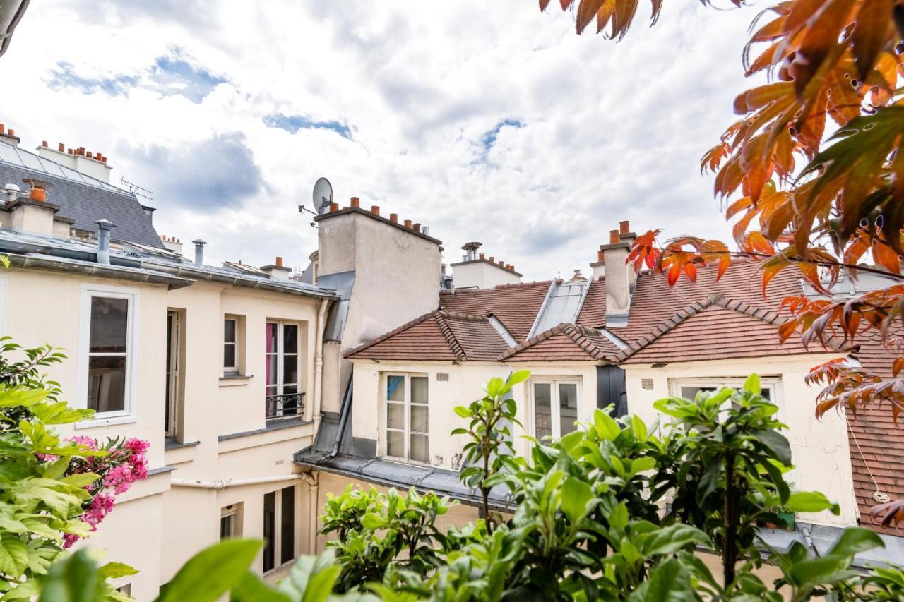 Famous Parisian Designer's Pied-a-terre In Le Marais * Paris