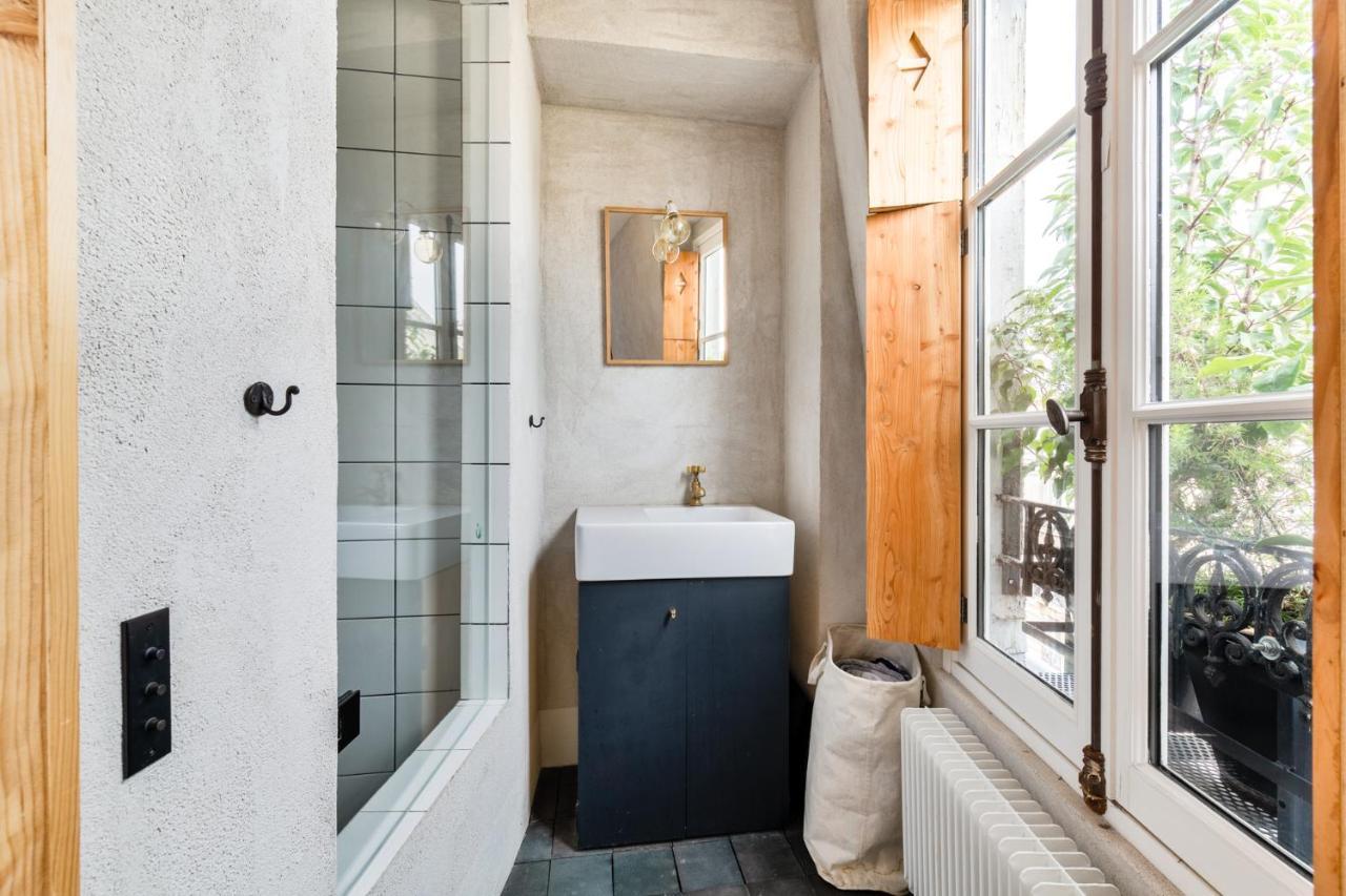 Famous Parisian Designer's Pied-a-terre In Le Marais Apartment Paris