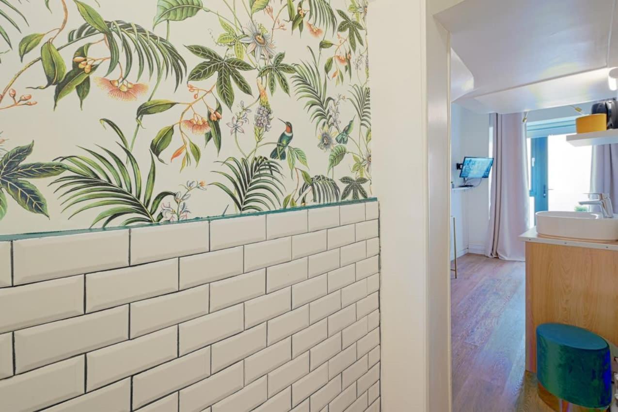 Adorable Updated Studio In The Heart Of The Bustling Le Marais District Appartement