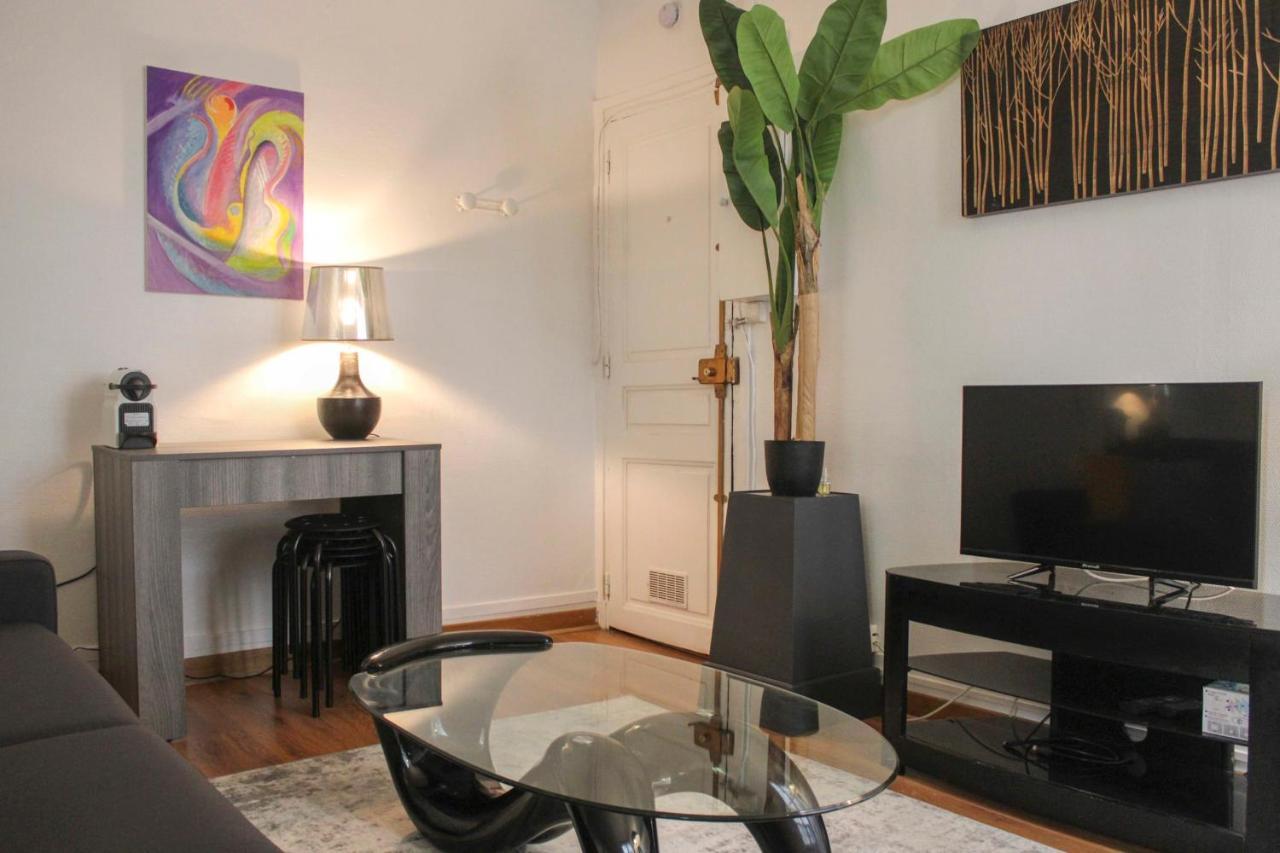 Pretty Nest Close To Pere-lachaise
