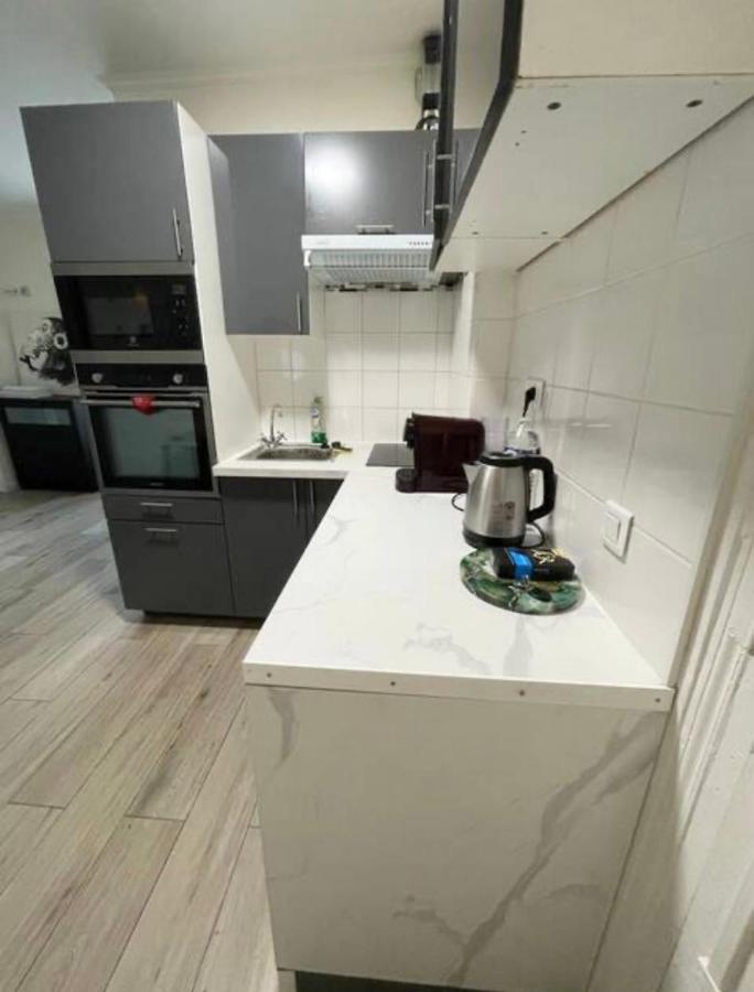 Appartement 2 Pièces Au Pied Du Métro Buzenval. Paris