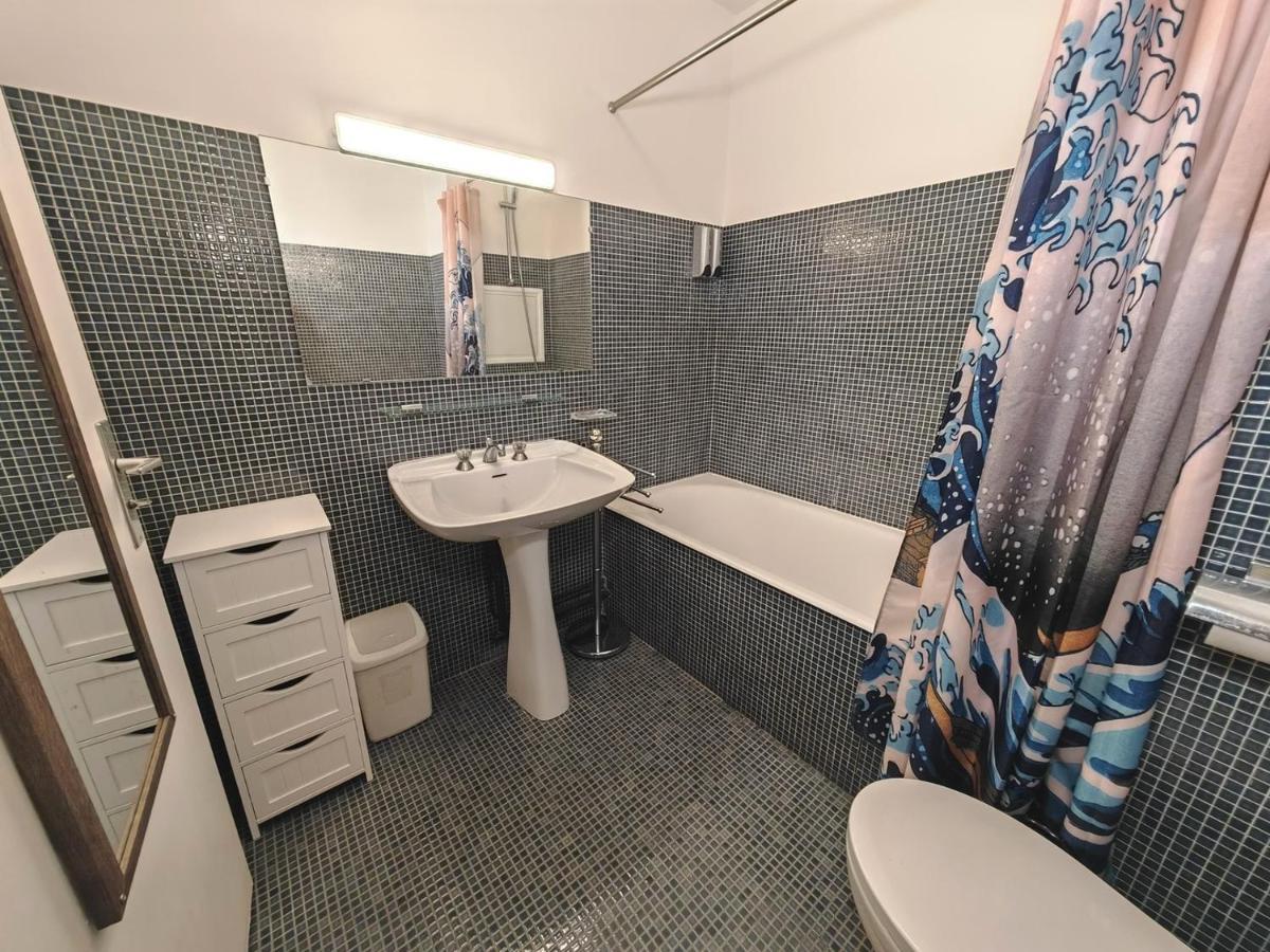 Apartment Avec Balcon Et Parking A Alesia *