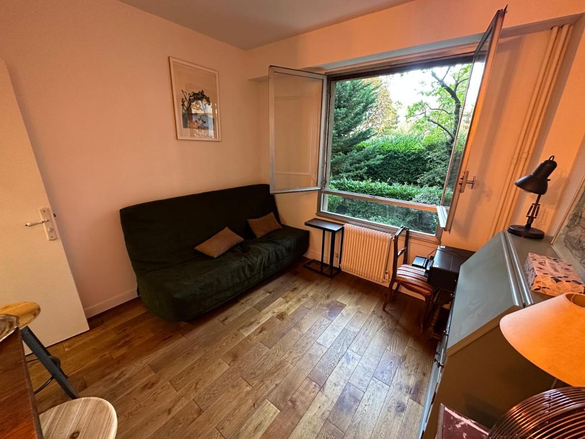 16 Passy Apartment *
