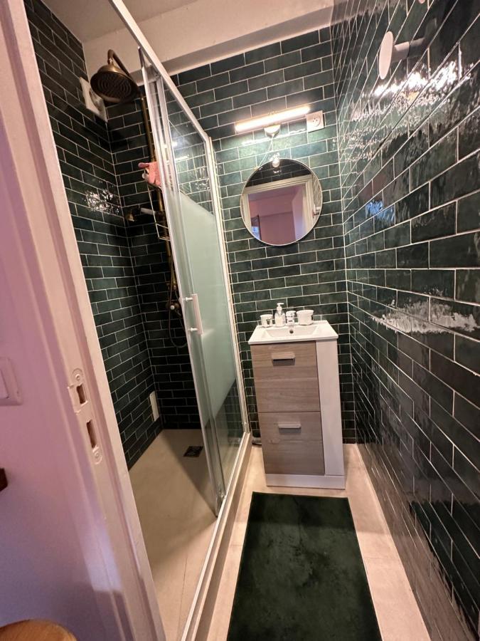 16 Passy Apartment *
