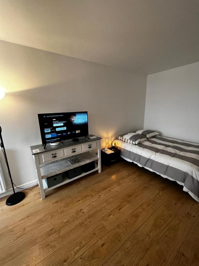 Tour Eiffel-montparnasse Joli Studio Appartement Paris