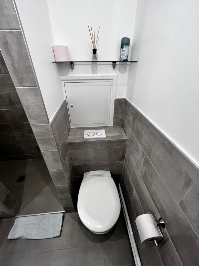 Tour Eiffel-montparnasse Joli Studio Appartement *