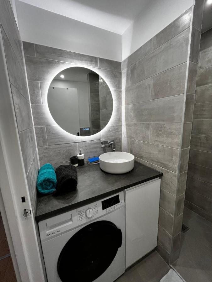 Tour Eiffel-montparnasse Joli Studio Appartement