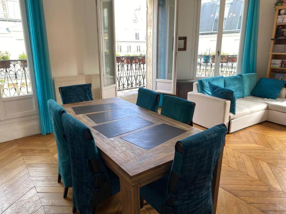 Tres Lumineux Apartment Paris