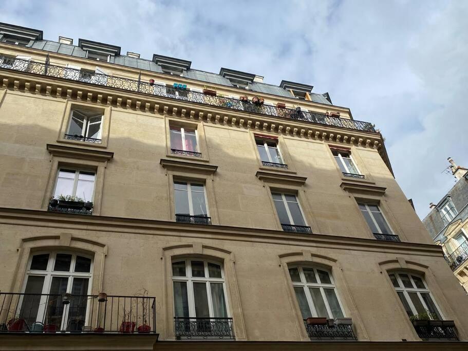 Tres Lumineux Apartment Paris