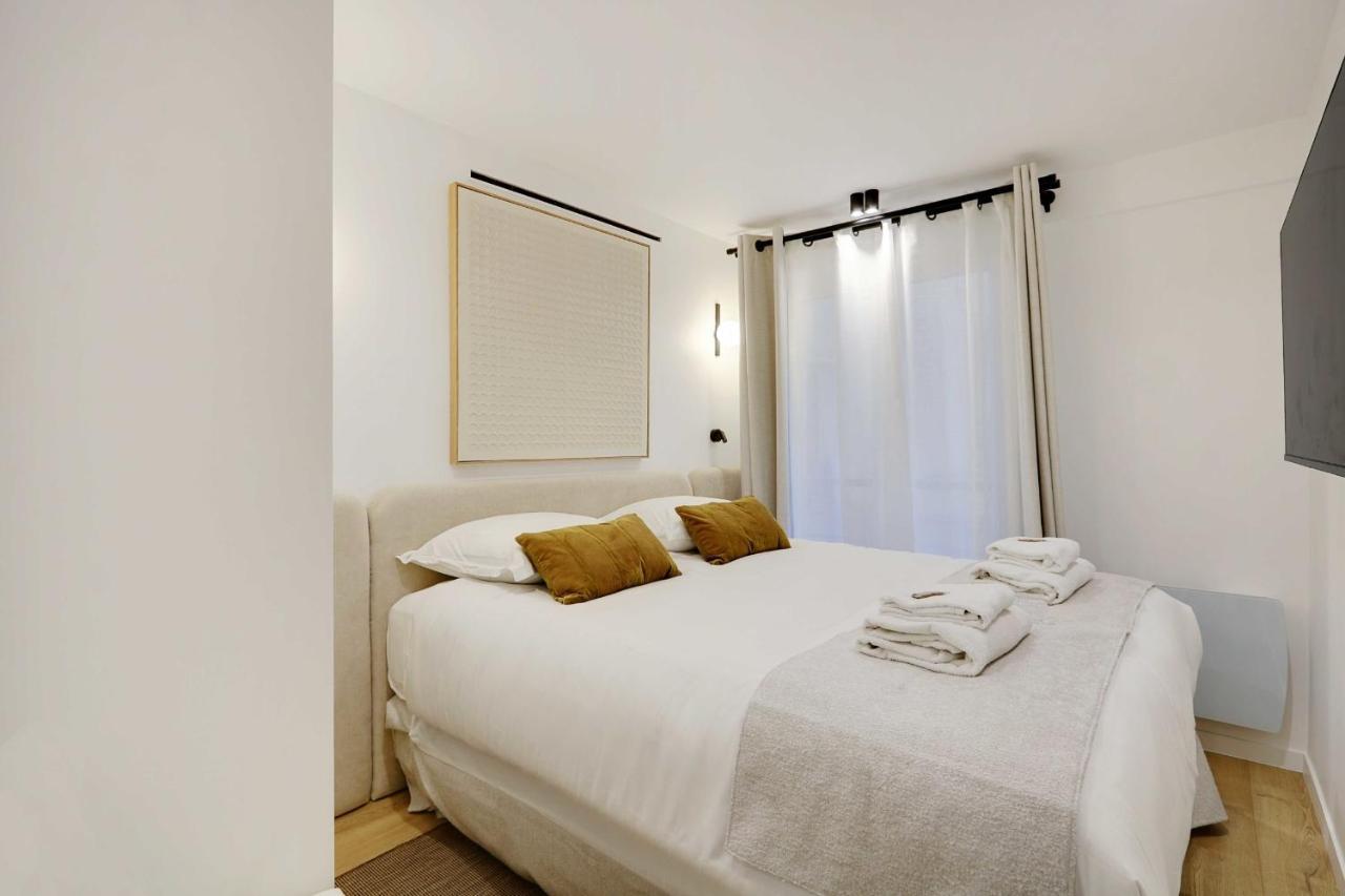 Chic Parisian Retreat 2-bedroom In The Vibrant 10th Arrond Appartement Paris