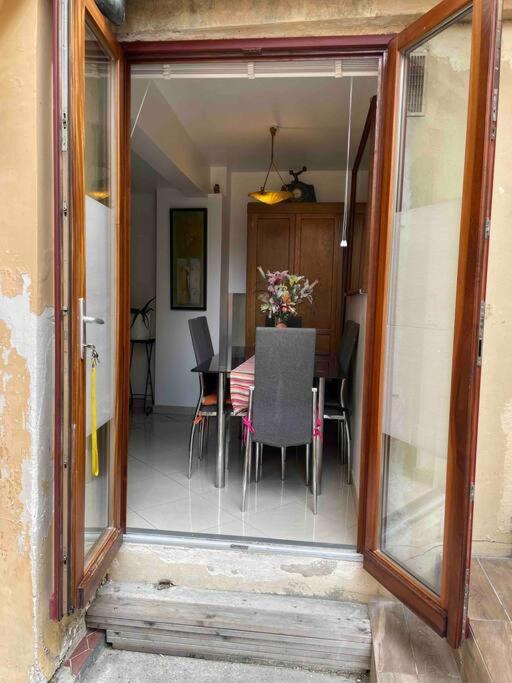 Chezadrienparis - De 90m2 En Souplex Apartment Paris