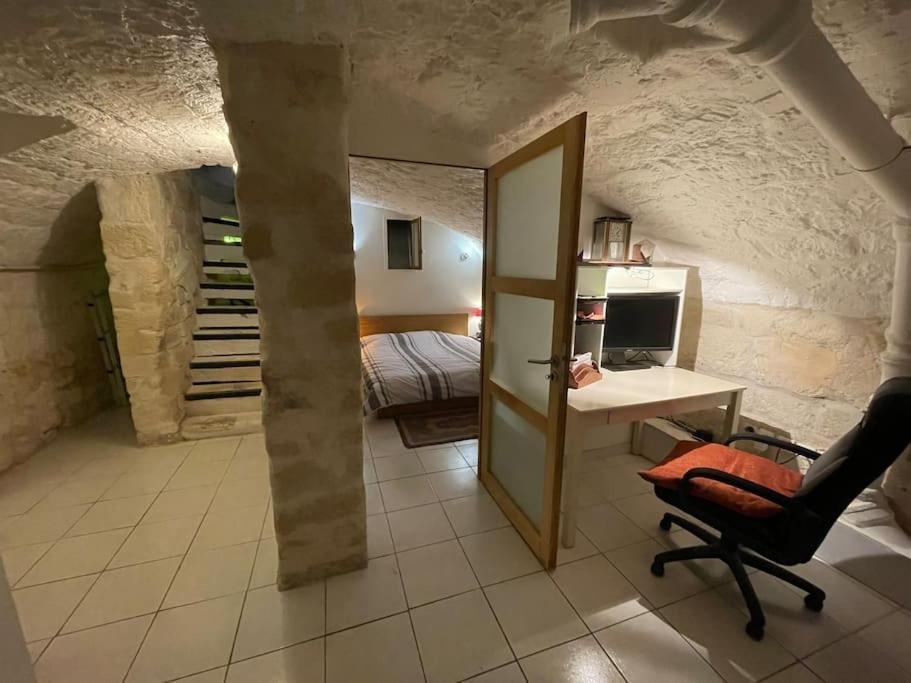 Chezadrienparis - De 90m2 En Souplex * Paris