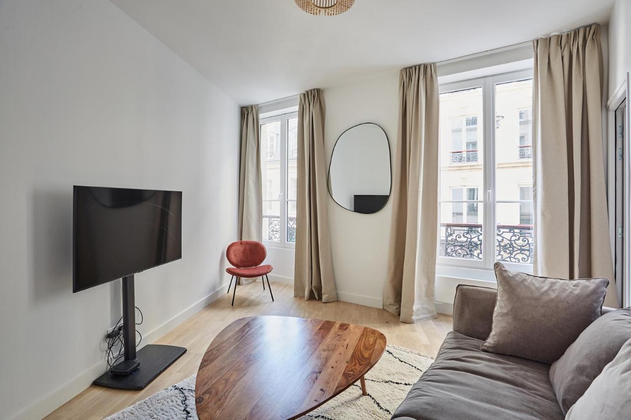 Center Of By Prestige Apartment *