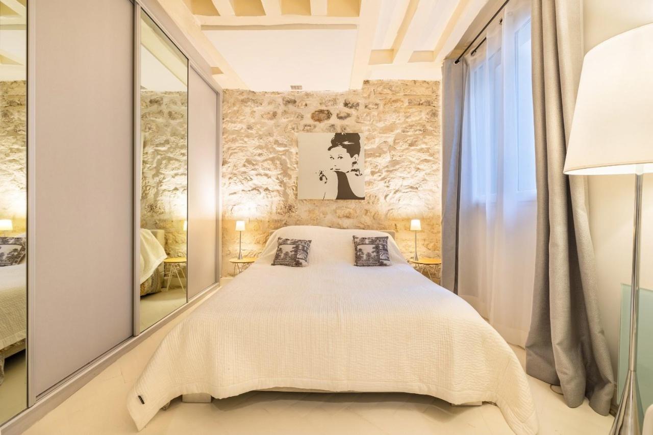 Santorini Apartment
