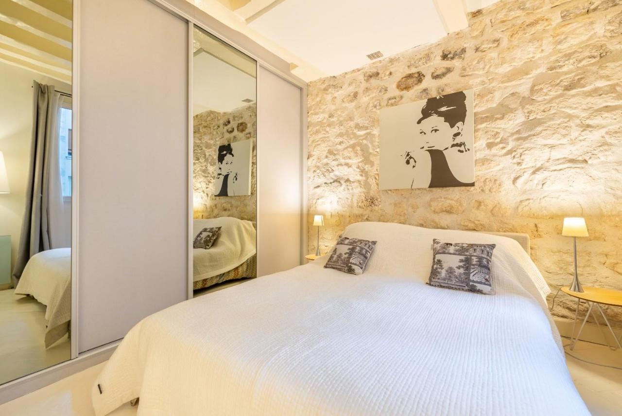 Santorini Paris