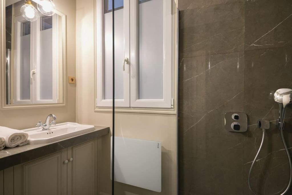 Modern And Cosy Flat In The Heart Of Notre Dame * Paris