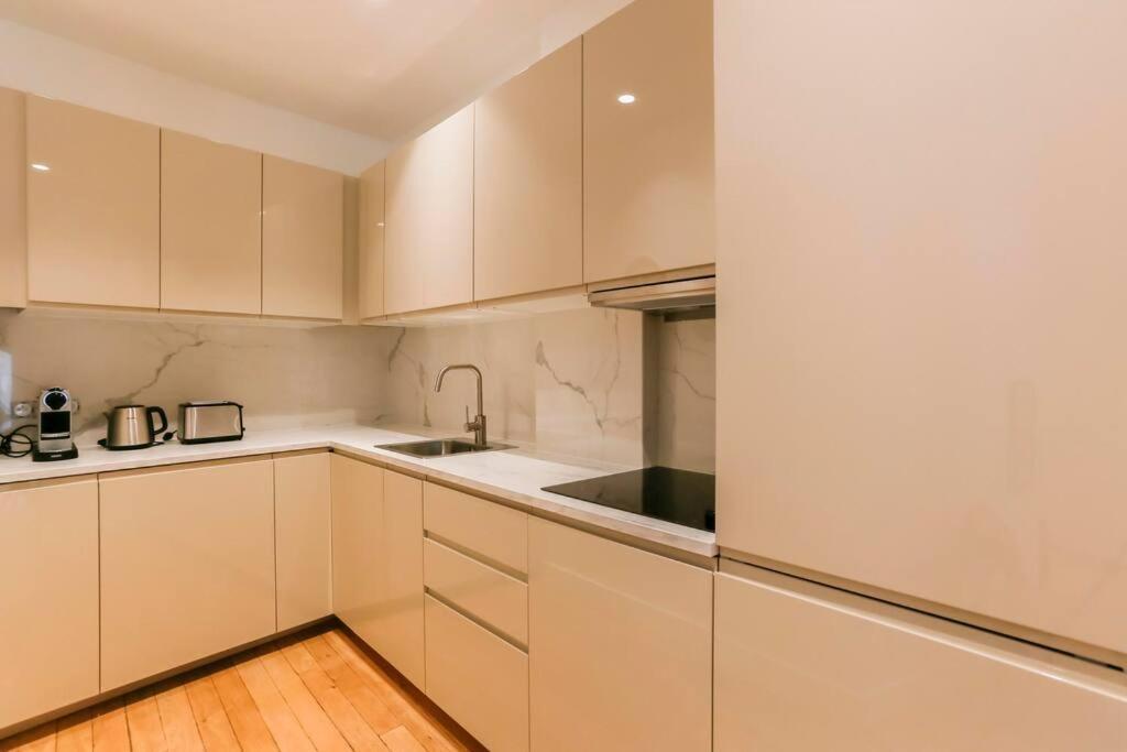 Modern 2 Bedrooms Near Louvre Appartement *