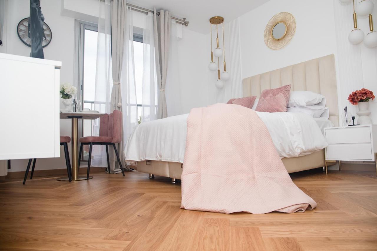 Apartment Paris' Premium Romantic Paris