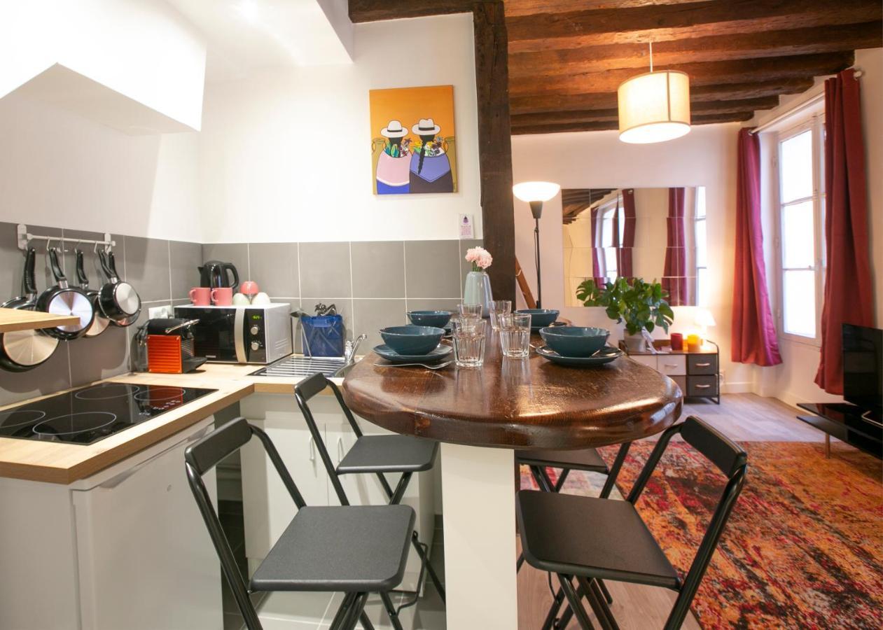 Authentic In Center Of Parisian Marais Apartment *