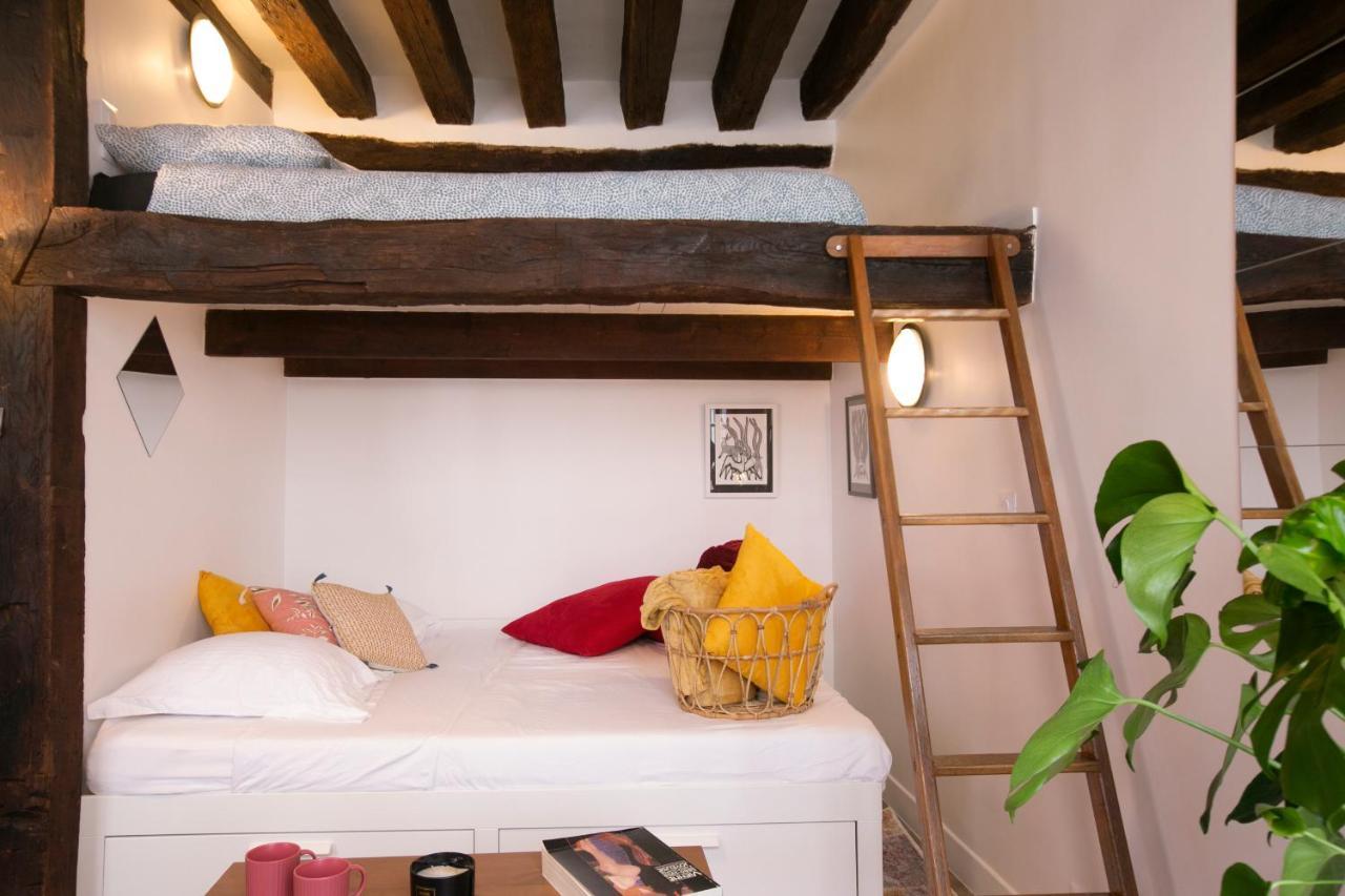Authentic In Center Of Parisian Marais Apartment *