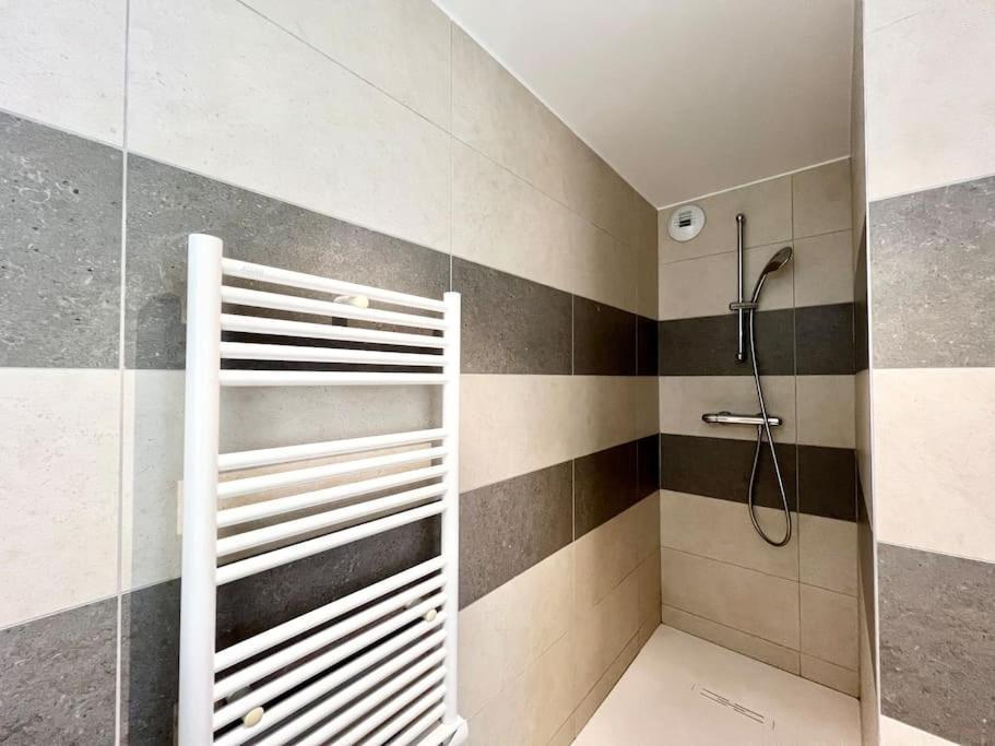 Parisian I118944i1 Chambreimontmartre-pigalle Apartment Paris
