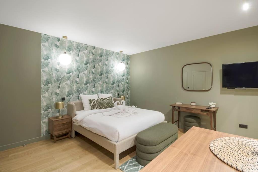 81g. New Renovated Invalides Effeiltower Appartement