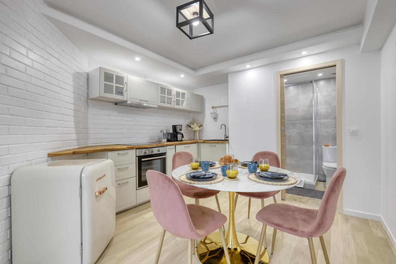 Stylish & New 1 Bdr Flat With A/c-trendy 11 Apartment