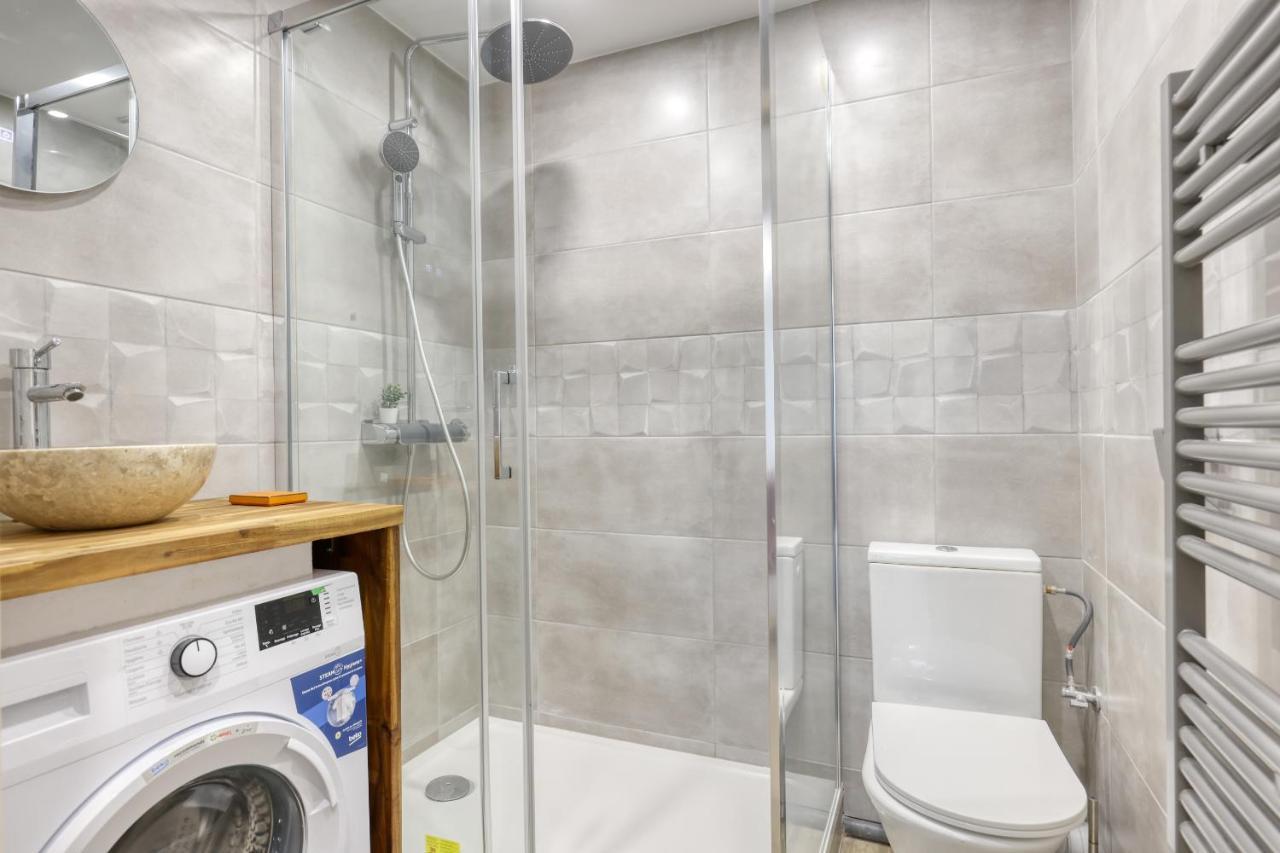 Stylish & New 1 Bdr Flat With A/c-trendy 11 Apartment *