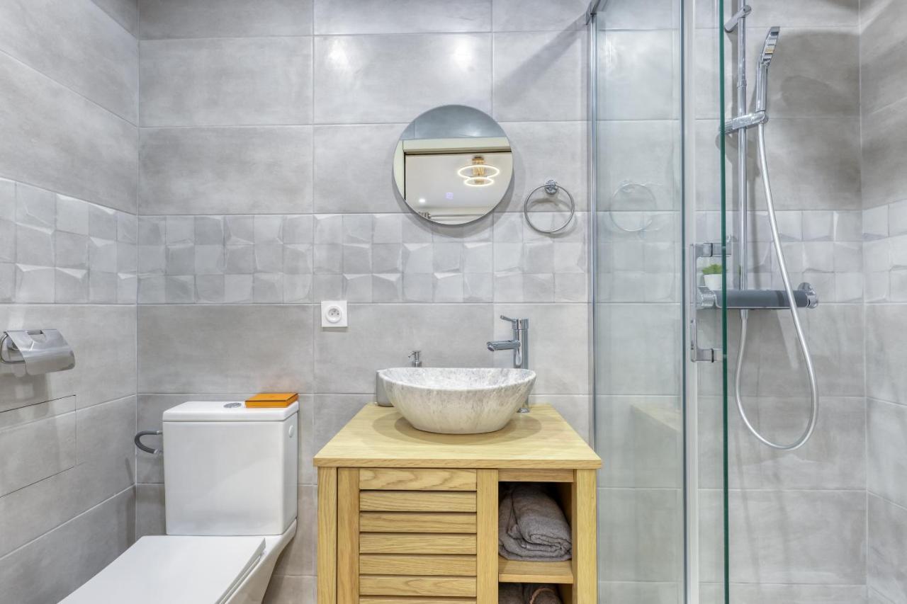 Stylish & New 1 Bdr Flat With A/c-trendy 11 Paris