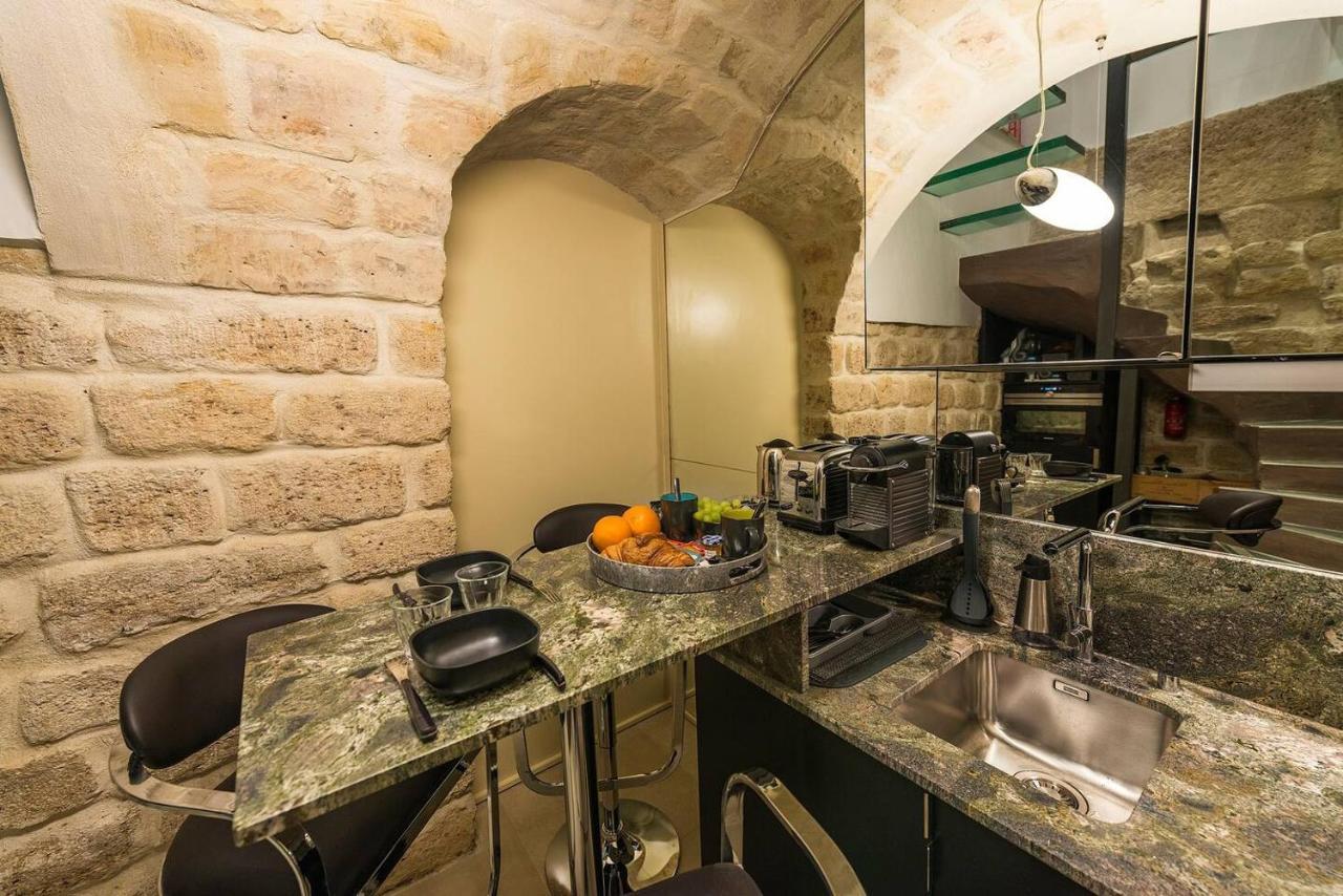 Appartement Le Marais - Place Des Vosges - Tournelles 86 *