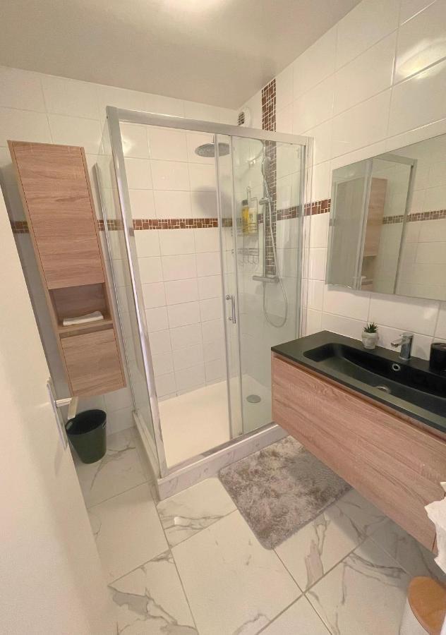 2 Bedroom In Middle Of Appartement