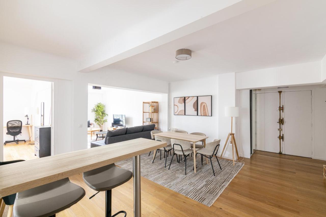 Luxurious 2 Bedroom Arc De Triomphe Grande Armee Appartement *