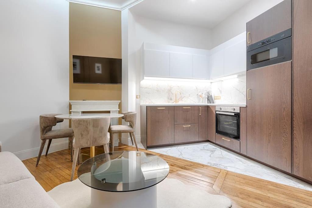 Mykeypers Luxury Parisian Flat - Heart Of Apartment Paris