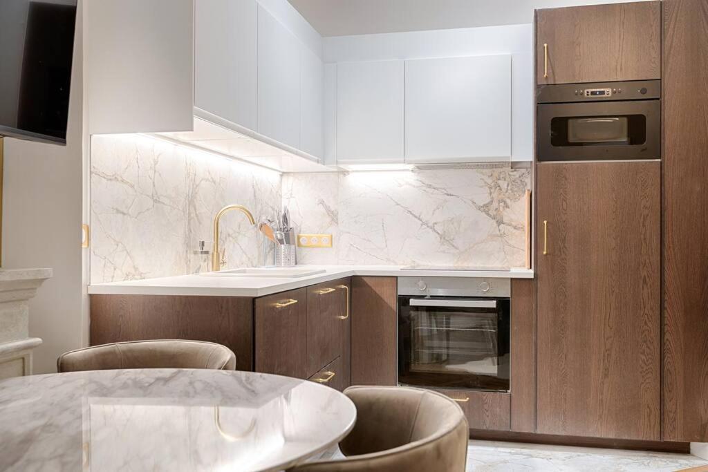Mykeypers Luxury Parisian Flat - Heart Of Apartment *