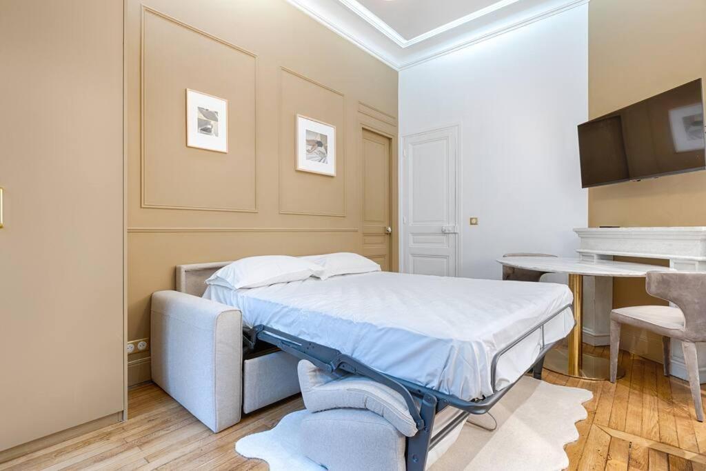 Mykeypers Luxury Parisian Flat - Heart Of Apartment
