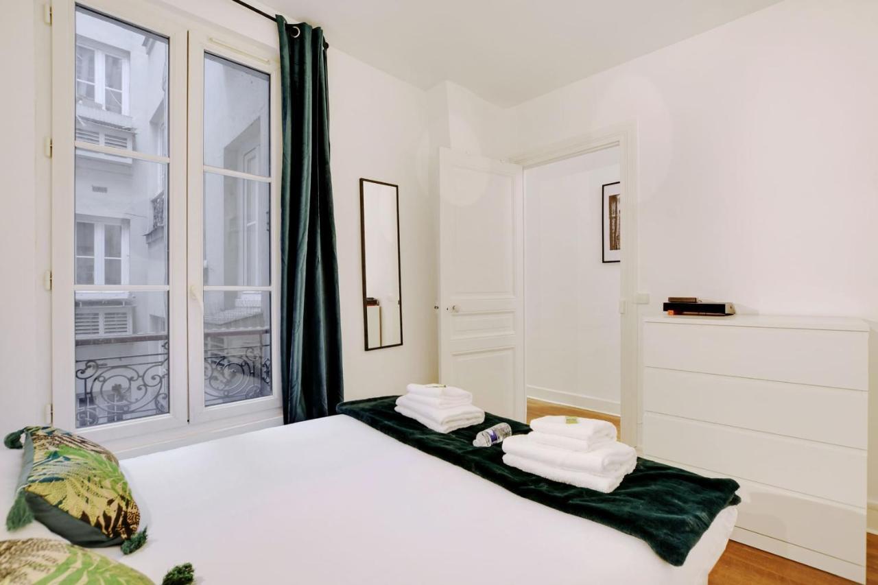 Apartment Cozy Parisian Retreat In The Heart Of The City