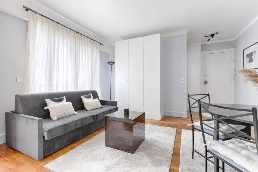 Matignon Saint-honore : Magnifique 1br Apartment Paris