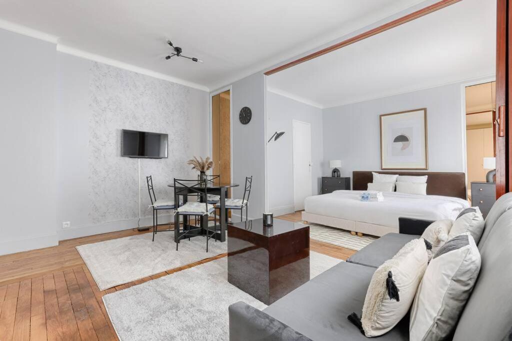Matignon Saint-honore : Magnifique 1br Apartment Paris